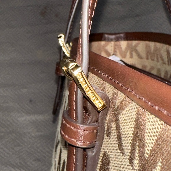 MICHAEL KORS JET SET ITEM SIGNATURE JACQUARD MED SNAP POCKET TOTE BAG✨ - Picture 8 of 10